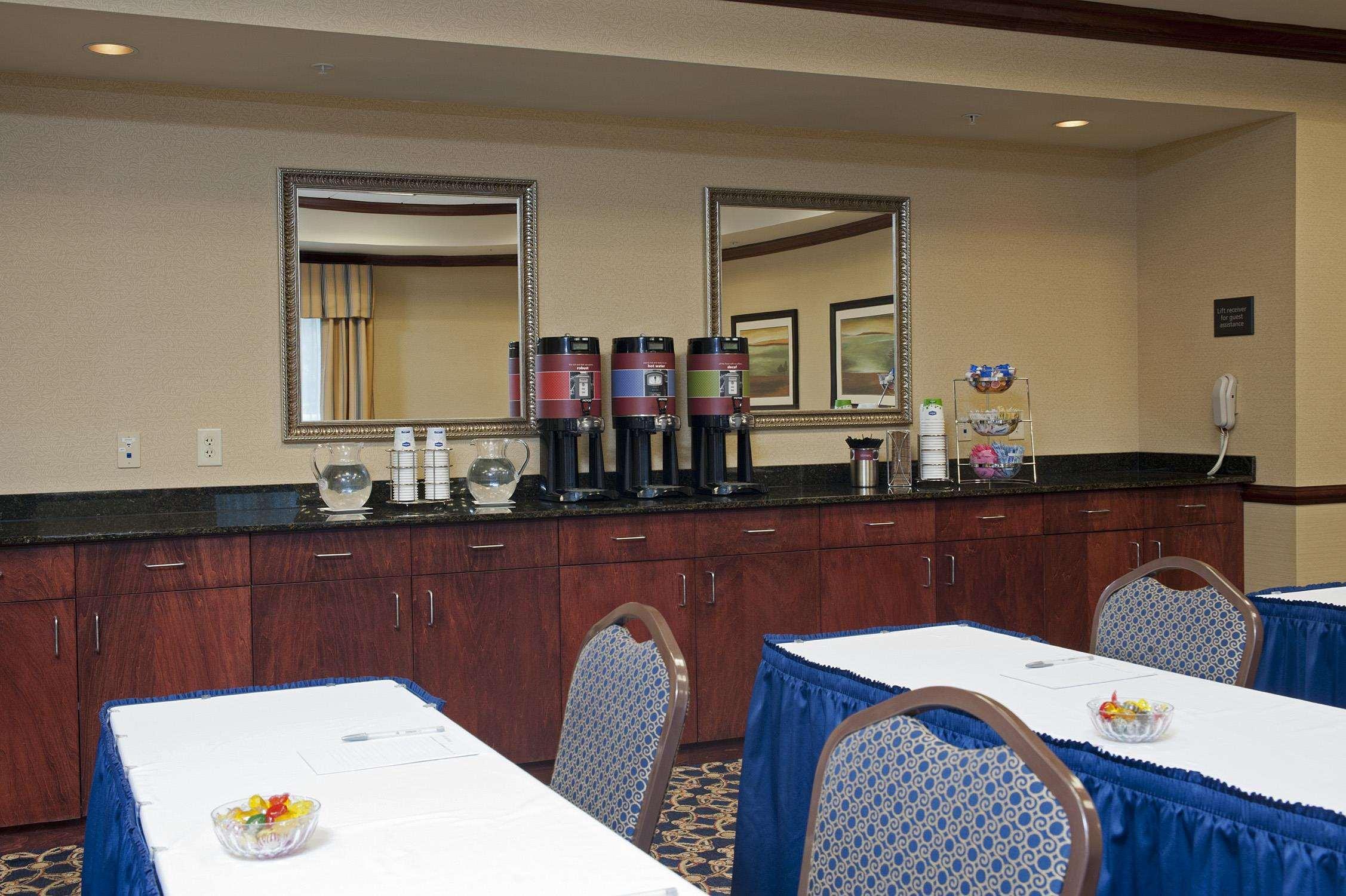 Hampton Inn & Suites Indianapolis-Airport Restoran gambar